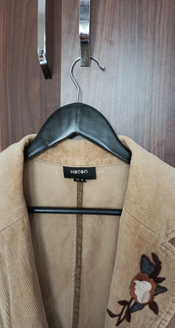 Bej Süet İşlemeli Kadın Kısa Blazer Ceket - Görsel 3