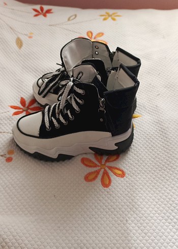 Bağcıklı Kadın Beyaz Siyah Spor Ayakkabı - Görsel 4