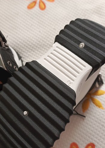 Bağcıklı Kadın Beyaz Siyah Spor Ayakkabı - Görsel 3