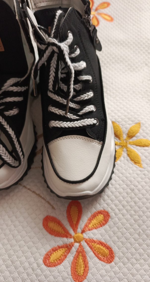 Bağcıklı Kadın Beyaz Siyah Spor Ayakkabı - Görsel 2