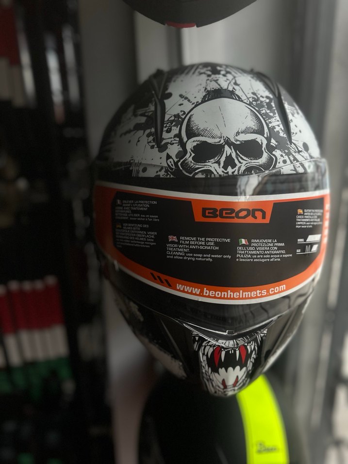 Kayışlı Gri Kuru Kafalı Motosiklet Kaskı - Görsel 2