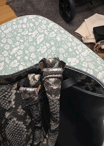 Gri Yılan Desenli Deri Kadın Çanta - Görsel 3