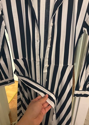 Çizgili Pilili Uzun Kollu Beyaz Elbise - Görsel 3