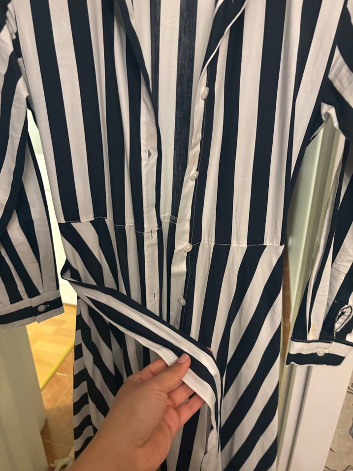 Çizgili Pilili Uzun Kollu Beyaz Elbise - Görsel 3