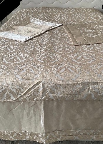 Nakışlı Bej Yatak Örtüsü - Görsel 2