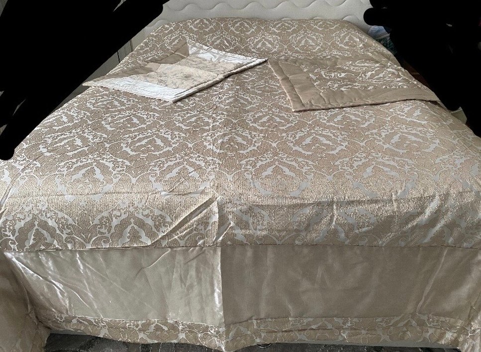 Nakışlı Bej Yatak Örtüsü - Görsel 2