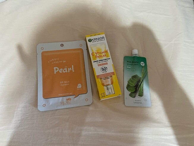 Garnier ışıltılı güneş kremi ve 2 adet maske