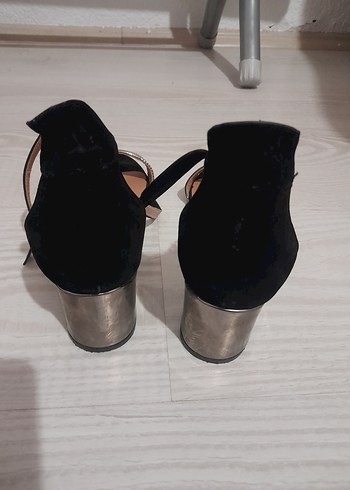Siyah Süet Topuklu Kadın Ayakkabı - Görsel 2