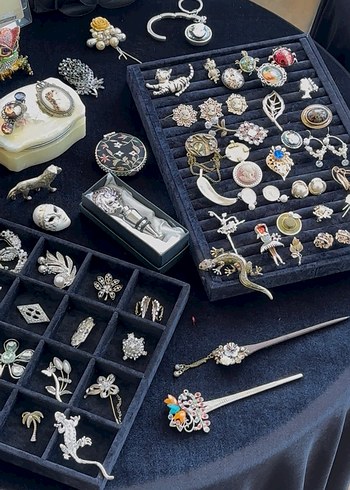 Bej Vintage Kadın Figürlü Broş - Görsel 3