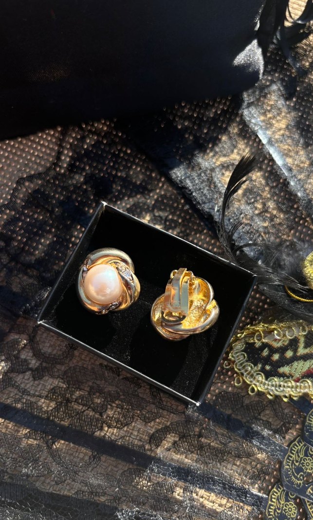 Altın Renkli Mini Klipsli Küpe - Görsel 2