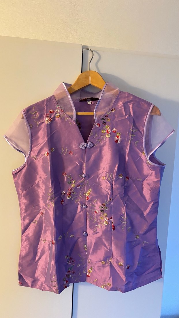 Asya Tarzı Nakışlı İşlemeli Mor Saten Bluz - Görsel 2