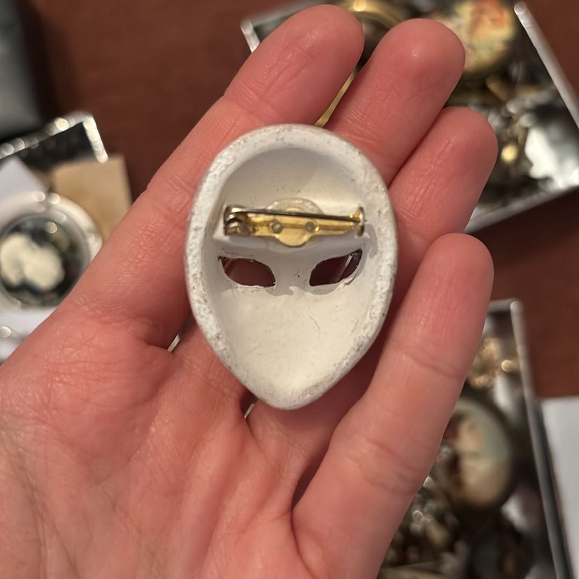 El Yapımı Maske Broş - Görsel 2