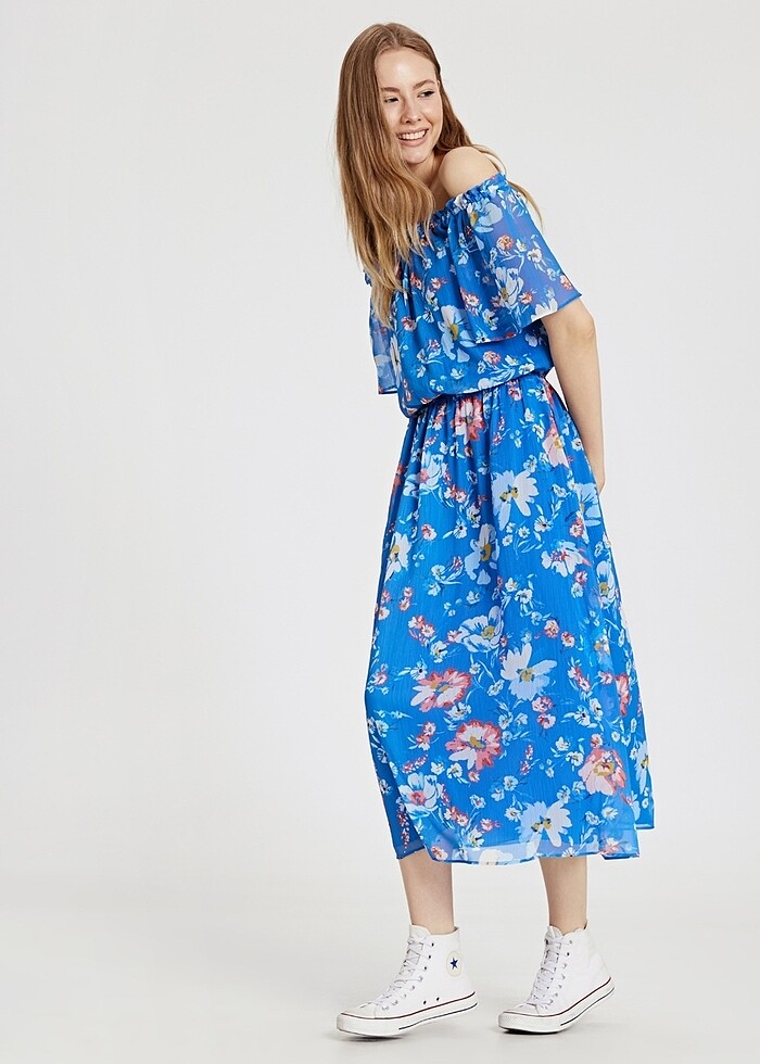 Omuzları açık desenli şifon elbise - Görsel 2