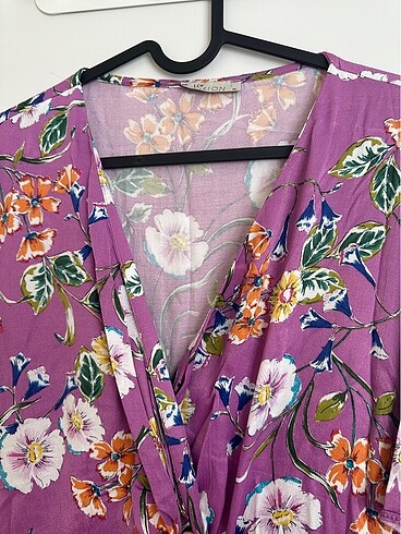 Kısa kollu çiçek desenli saten elbise - Görsel 5