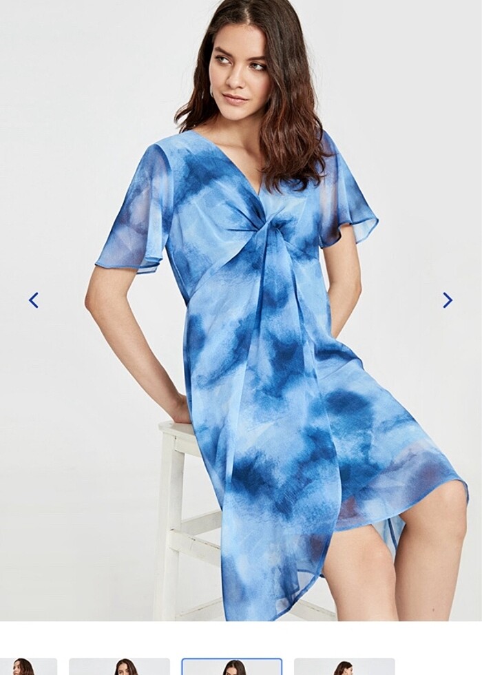 Kısa kollu astarlı açık mavi baskılı şifon elbise - Görsel 2