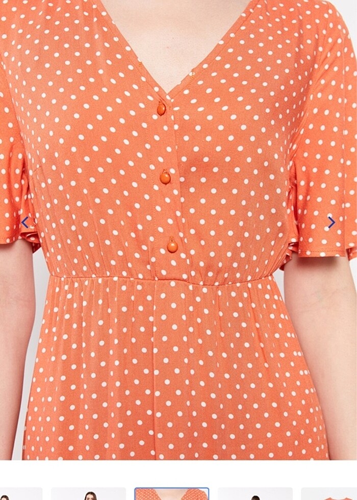 V yaka kısa kollu puantiyeli viskon elbise - Görsel 4