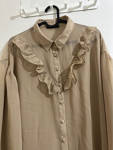 Bej rengi önü fırfırlı şifon gömlek - Görsel 5