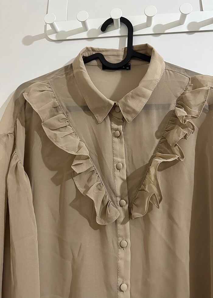 Bej rengi önü fırfırlı şifon gömlek - Görsel 4
