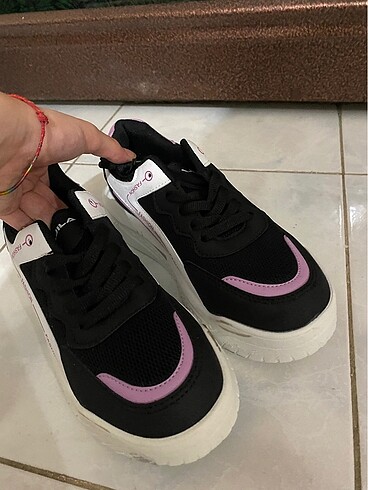 37 Beden Yeni spor ayakkabı