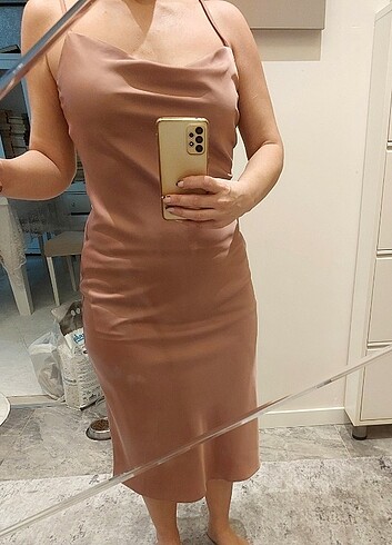 s Beden pembe Renk Saten gül kurusu / pembe elbise. Detaylar için,lütfen mesaj atın