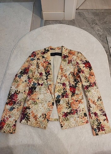 Zara çiçekli,kalın tok kumaş,blazer ceket.