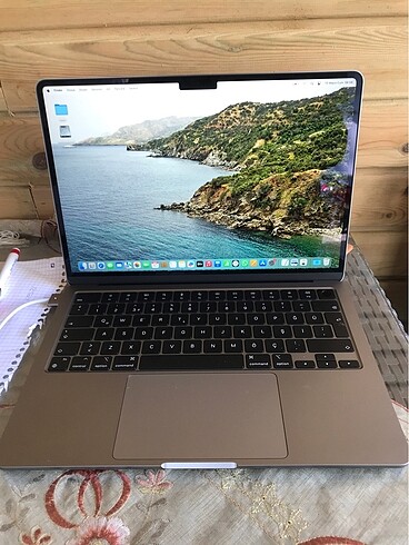 Apple MacBook Air M2 8GB 256GB SSD 13.6