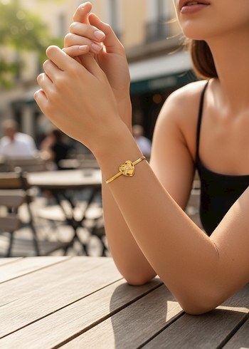 Minimalist Altın Renkli Tokalı Bileklik KARARMAZ - Görsel 5