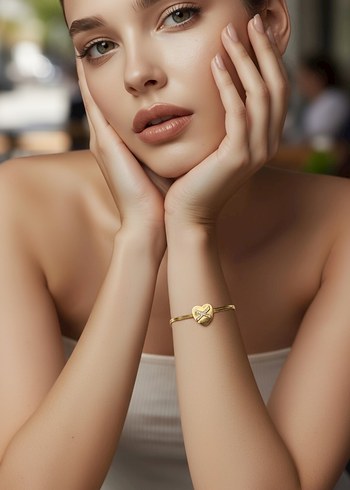 Minimalist Altın Renkli Tokalı Bileklik KARARMAZ - Görsel 3