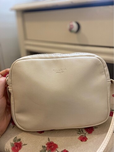 Pull and Bear Pull and bear krem rengi çapraz çanta