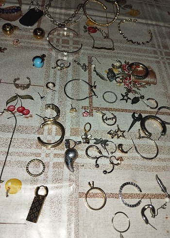 Altın Renkli Zincir Detaylı Takısı - Görsel 6