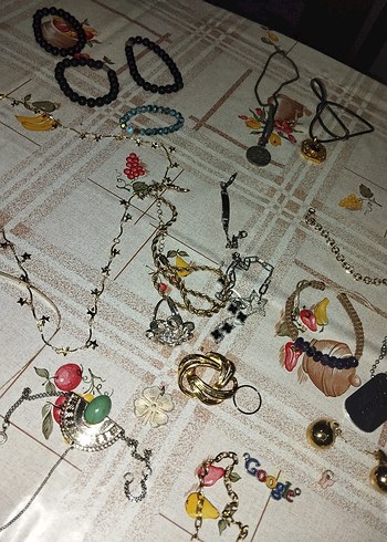 Altın Renkli Zincir Detaylı Takısı - Görsel 4