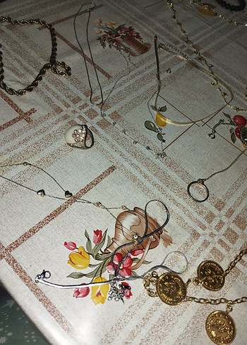 Altın Renkli Zincir Detaylı Takısı - Görsel 8