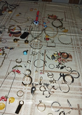 Altın Renkli Zincir Detaylı Takısı - Görsel 7