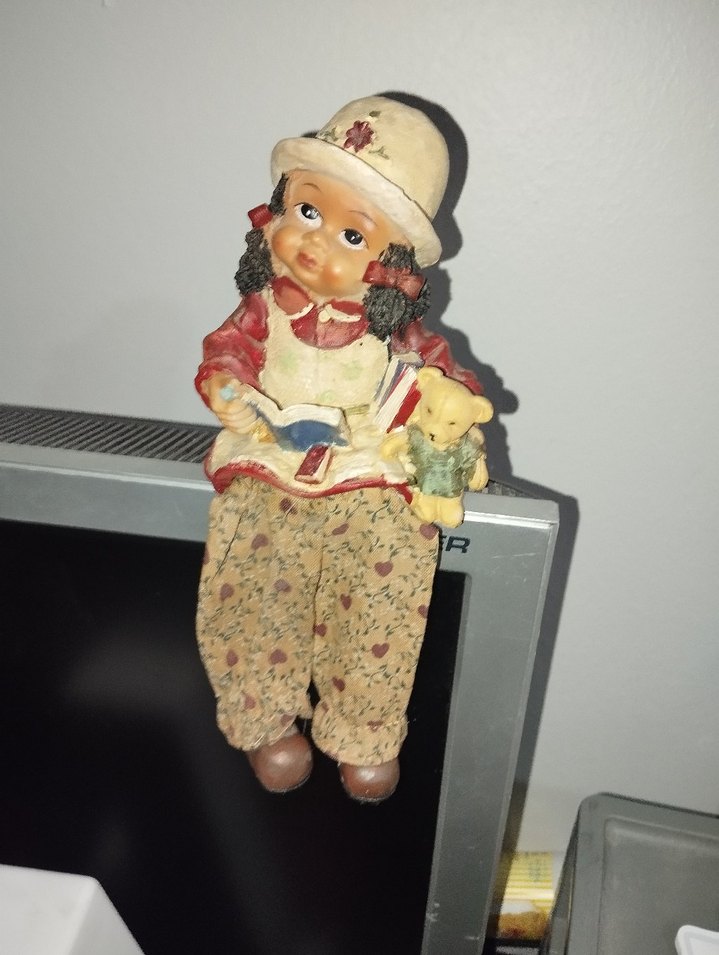 Renkli Kız Figürlü Biblo - Görsel 3