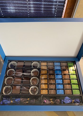 Beden Özel Motif Asorti Kutu Çikolata Godiva