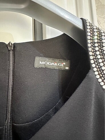 Modailgi Moda ilgi siyah taşlı elbise