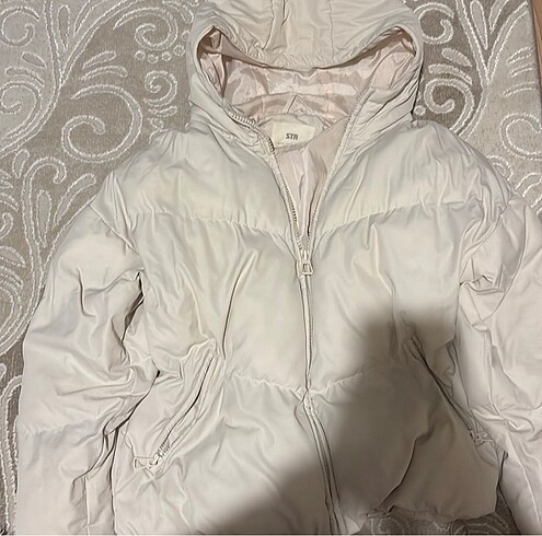 Stradivarius Beyaz Puffer Mont