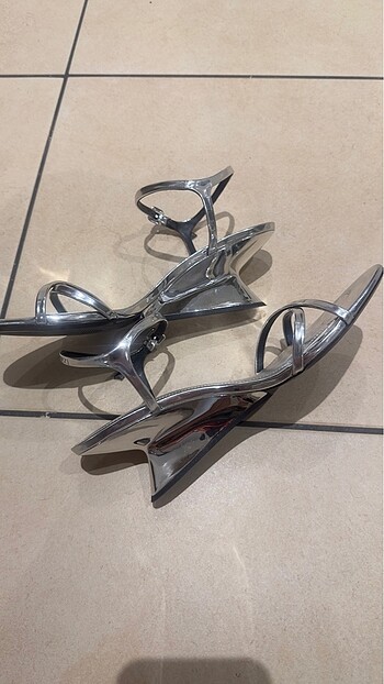 Zara Zara 38 gümüş rengi sandalet