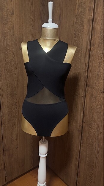 Göbek kısmı tül tok ve elastik body