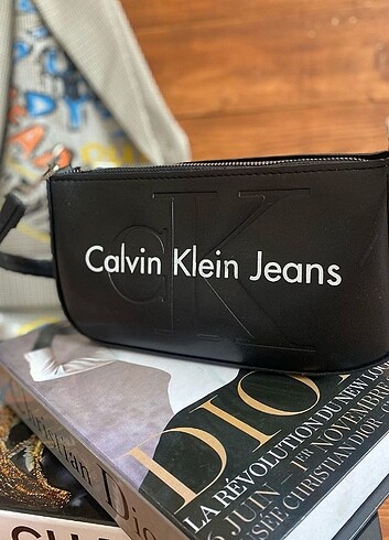 Siyah renk Calvin Klein baget kadın kol çantası