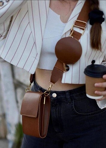 Kahverengi cüzdan detaylı kadın çapraz çanta