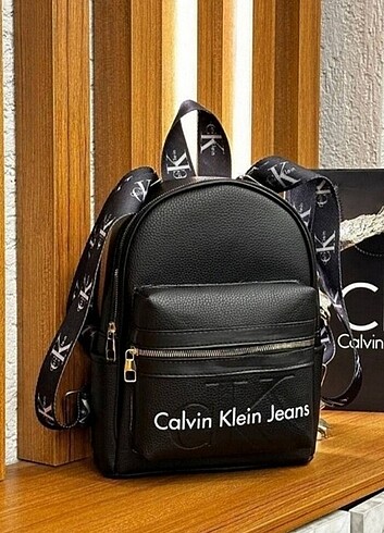 Siyah Calvin Klein sırt çantası