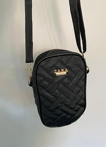 Siyah renk Zara model kadın kol çantası
