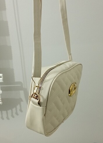 Gucci Krem rengi şık tasarım kadın kol çantası