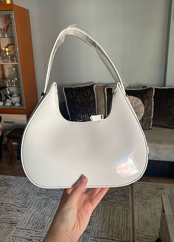 Bershka Beyaz rugan baget kadın kol çantası