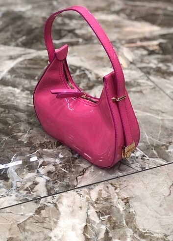 Pembe fuşya rugan baget kadın kol çantası
