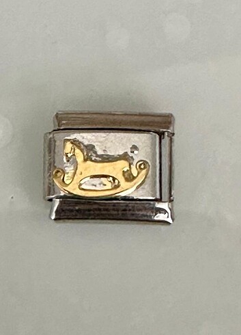 Nomi charm