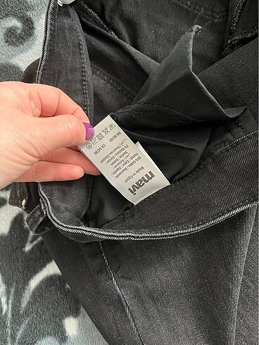 29 Beden Siyah-gri renk Mavi jeans ada