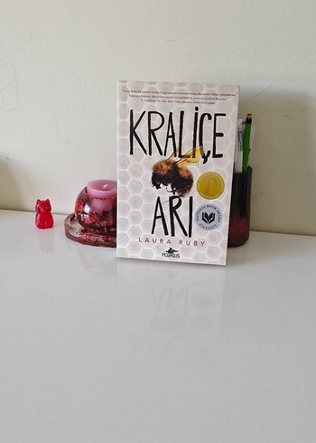 Kraliçe Arı - Laura Ruby