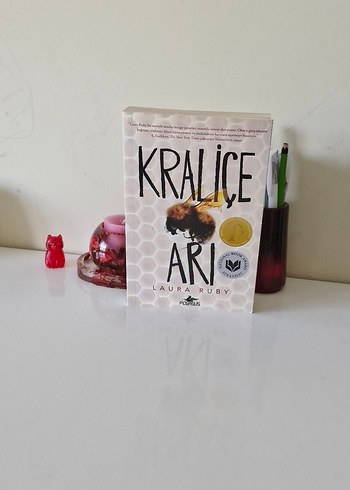Kraliçe Arı - Laura Ruby